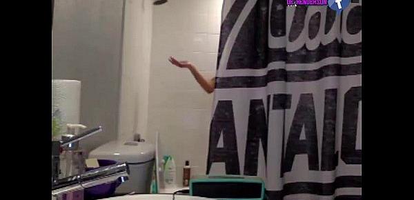  Mia Khalifa bailando sexy mientras se ducha en vivo - 26 de Junio de 2016